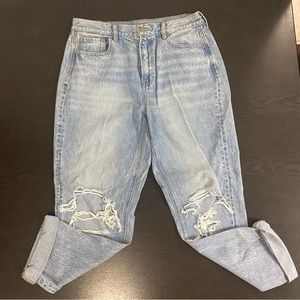 Womens American Eagle Mom Distressed Jean, size 10